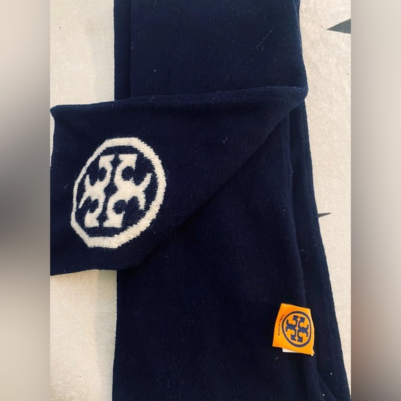 Tory Burch navy and white scarf - Picture 1 of 2